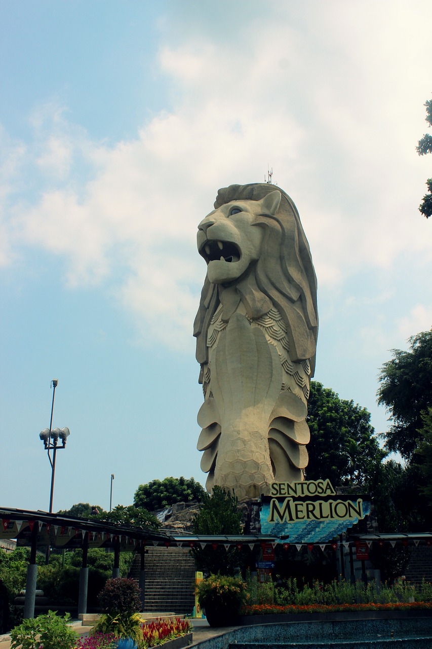 Sentosa Merlion Demolition Upsets Singaporeans, Tourists