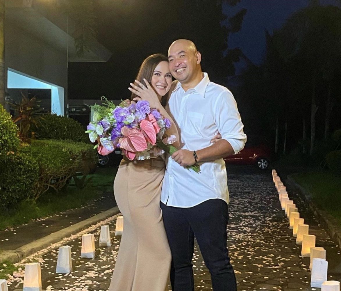 Melissa Ricks engaged na!