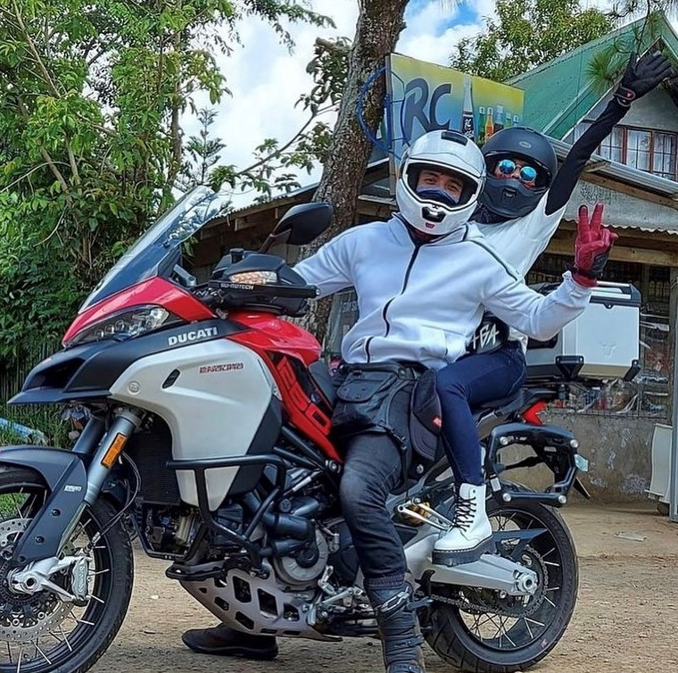 Xian Lim and Kim Chiu’s first motorcycle ride together